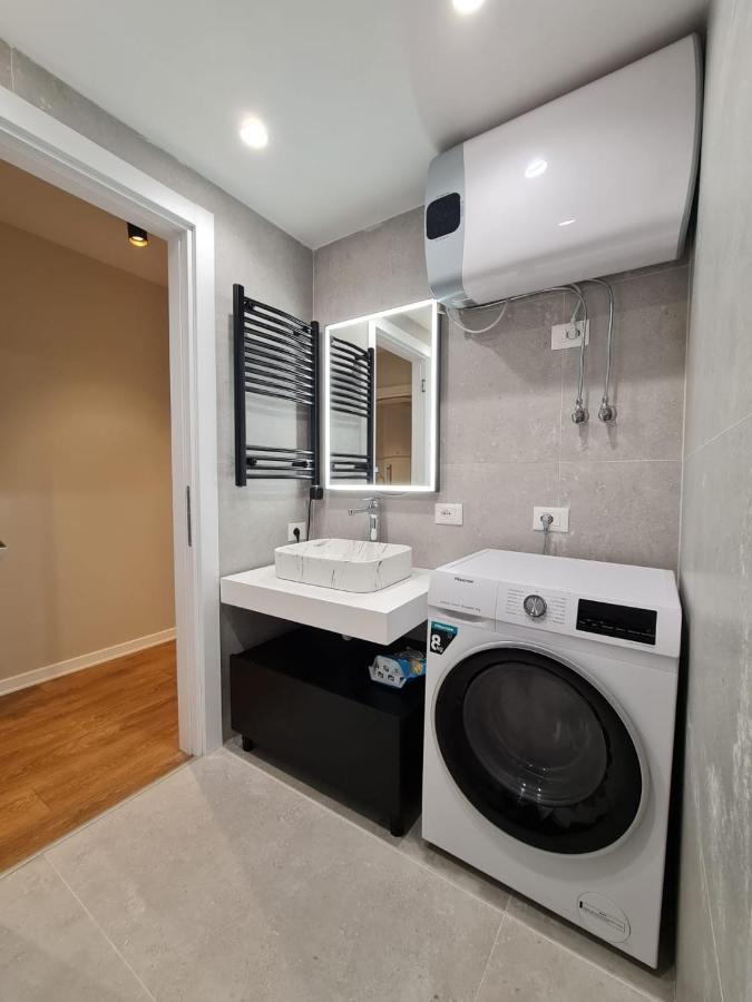 Adore - Modern Apartment ติรานา ภายนอก รูปภาพ