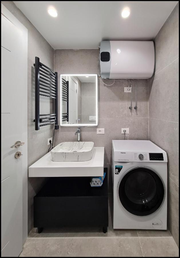 Adore - Modern Apartment ติรานา ภายนอก รูปภาพ
