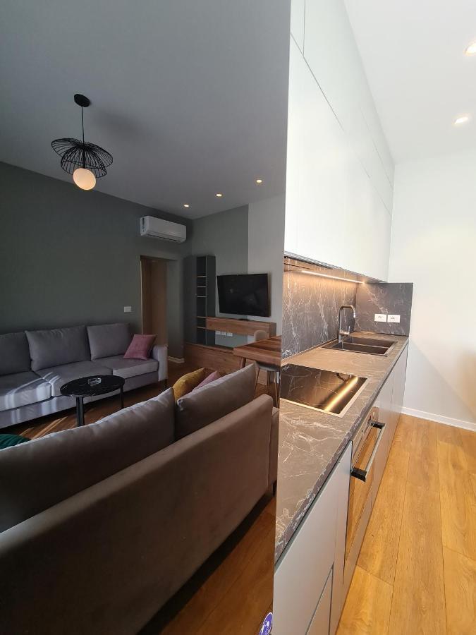Adore - Modern Apartment ติรานา ภายนอก รูปภาพ
